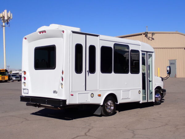 2015 Starcraft Startrans Lift Equipped Shuttle Bus S58307 - Image 7