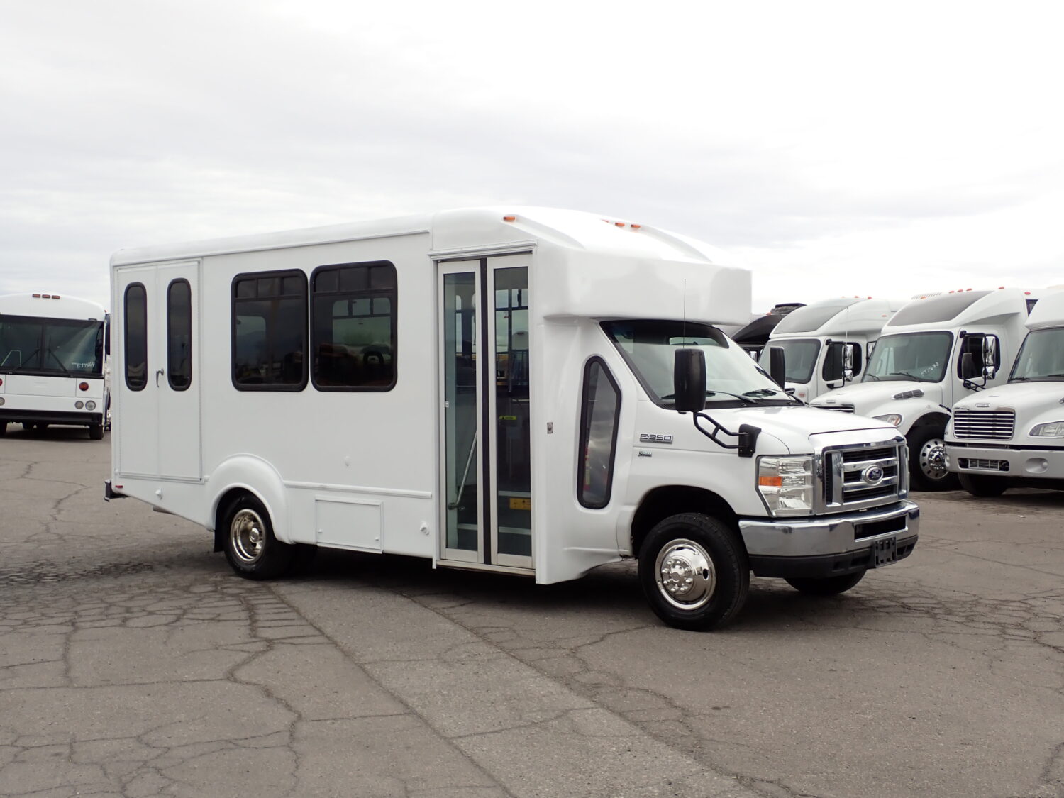 2016 Goshen Lift Equipped Shuttle Bus S29821