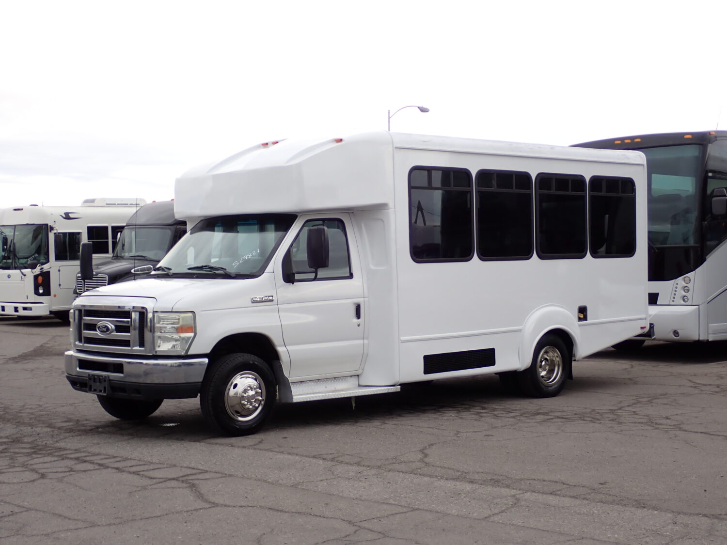 2016 Goshen Lift Equipped Shuttle Bus S29821 - Image 3
