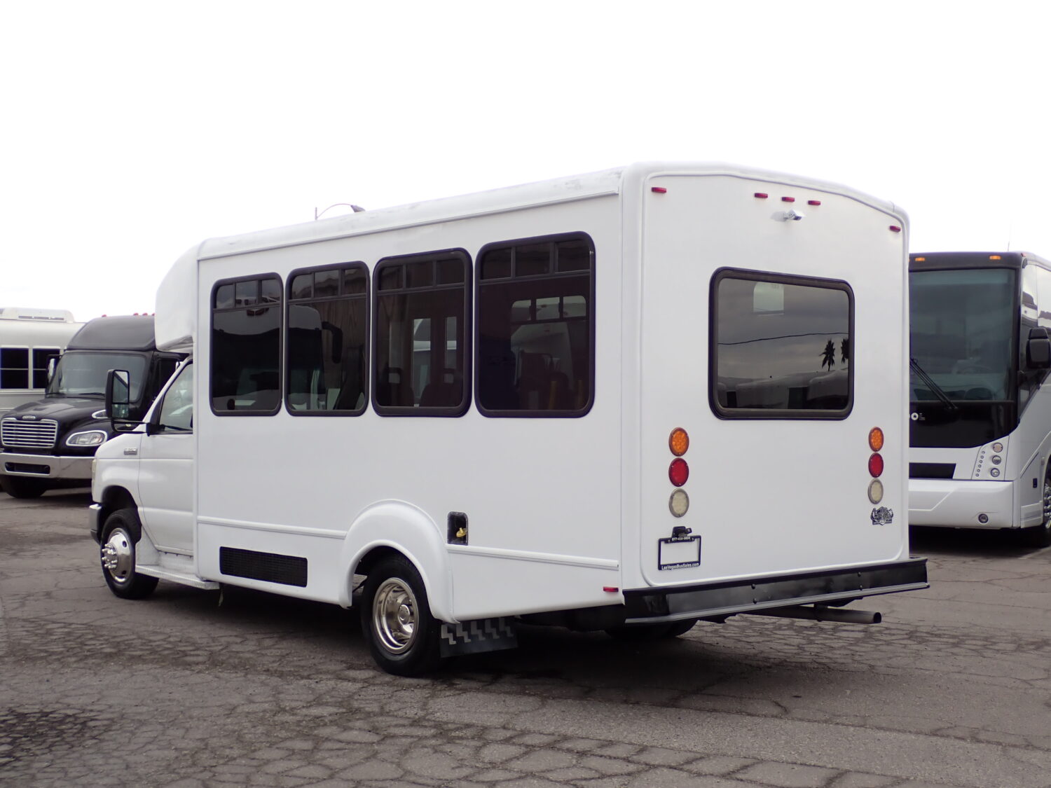 2016 Goshen Lift Equipped Shuttle Bus S29821 - Image 5
