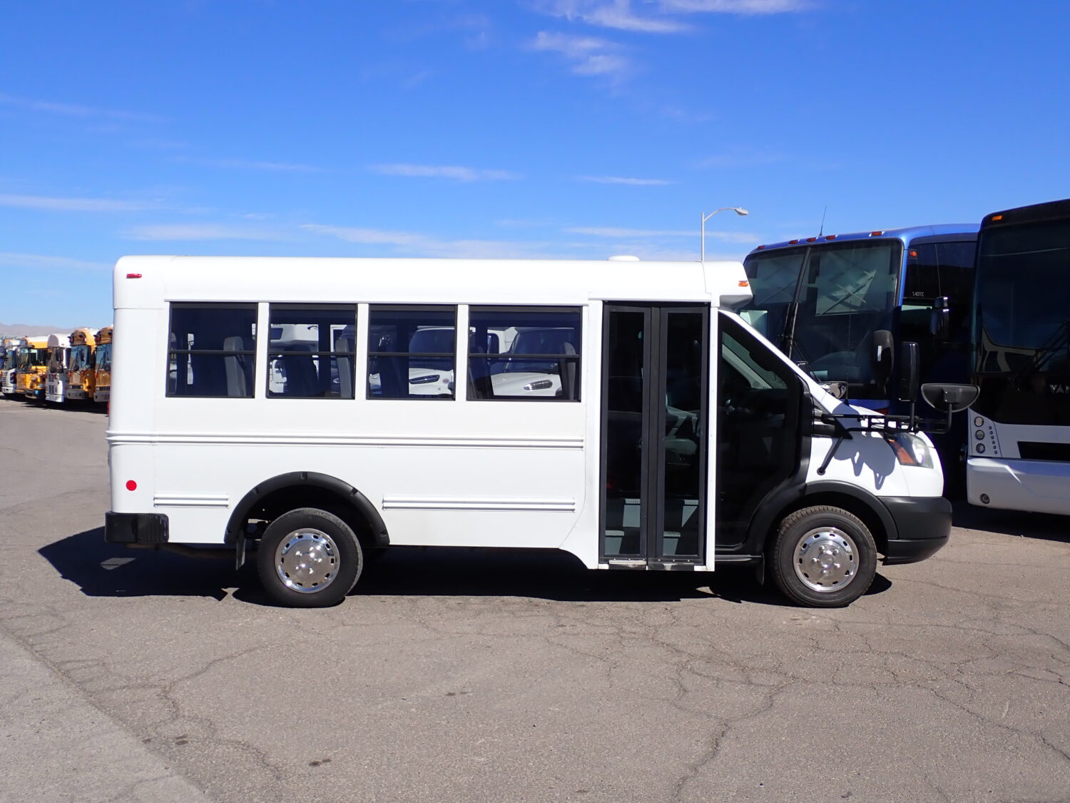 2016 Collins MFSAB Daycare Bus B66322 - Image 4
