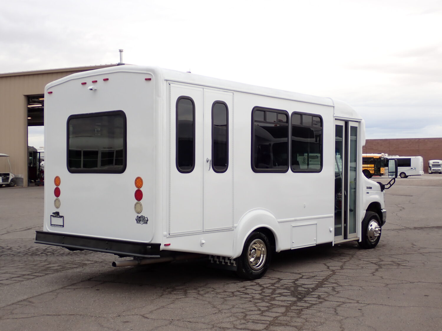 2016 Goshen Lift Equipped Shuttle Bus S29821 - Image 7