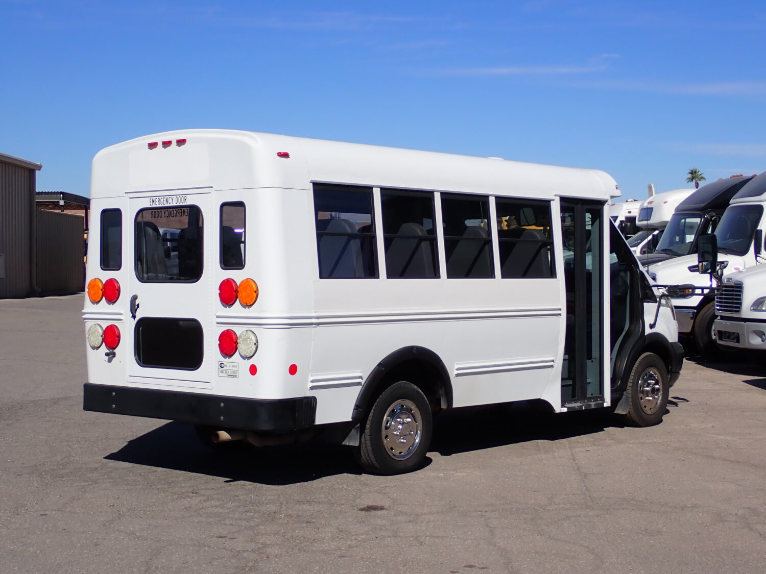 2016 Collins MFSAB Daycare Bus B66322 - Image 7