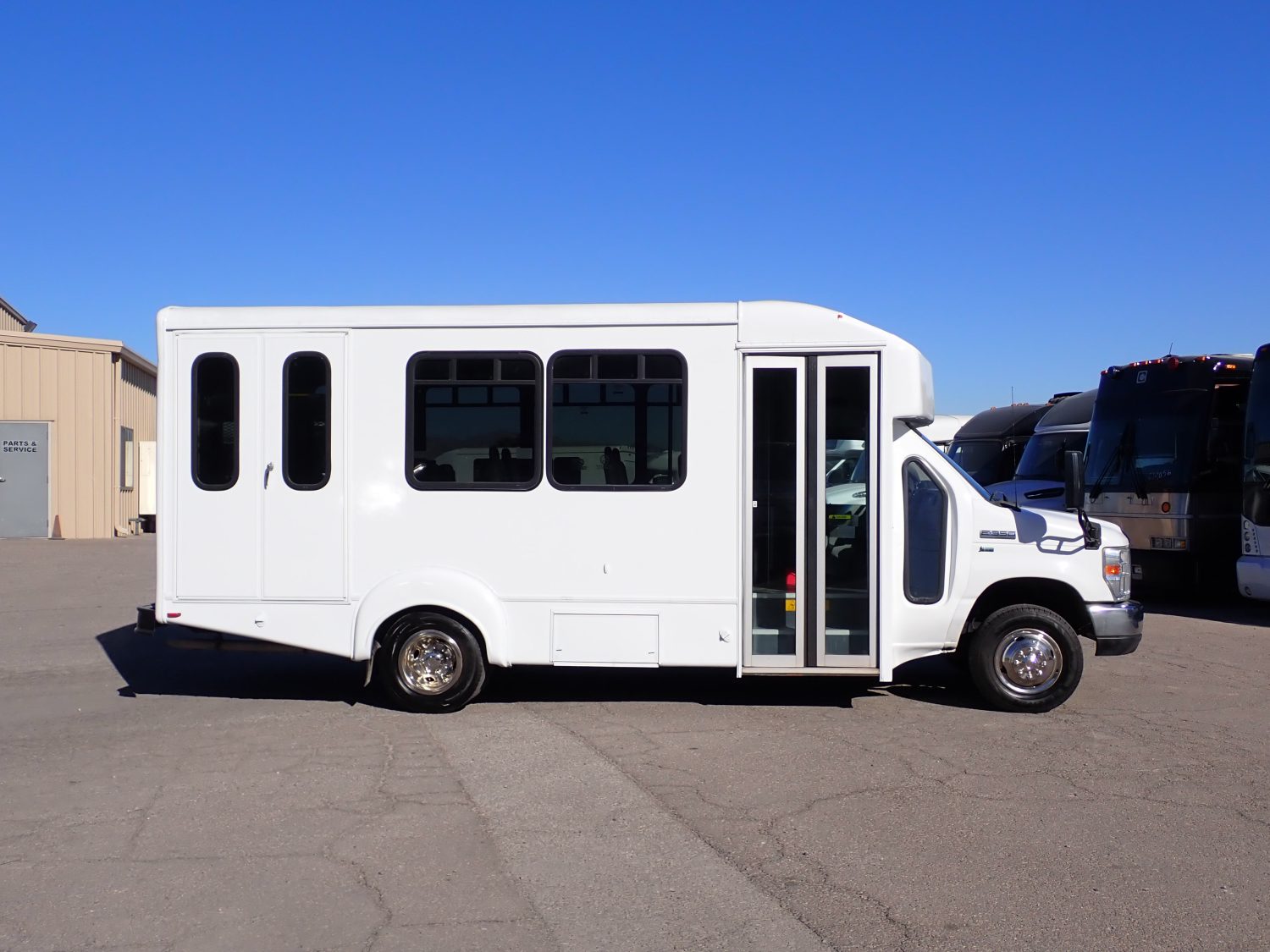 2016 Goshen Lift Equipped Shuttle Bus S29821 - Image 4
