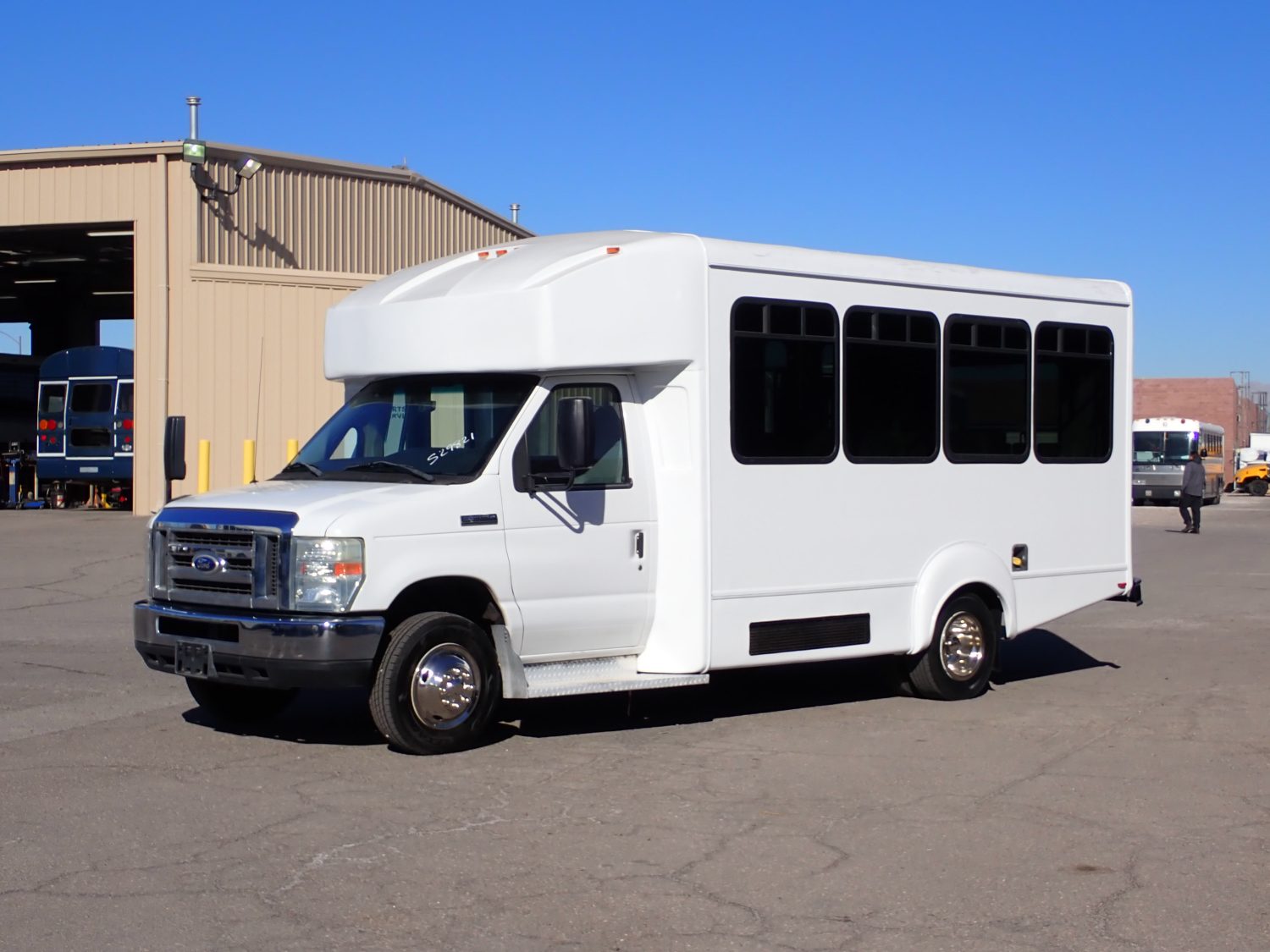 2016 Goshen Lift Equipped Shuttle Bus S29821 - Image 3