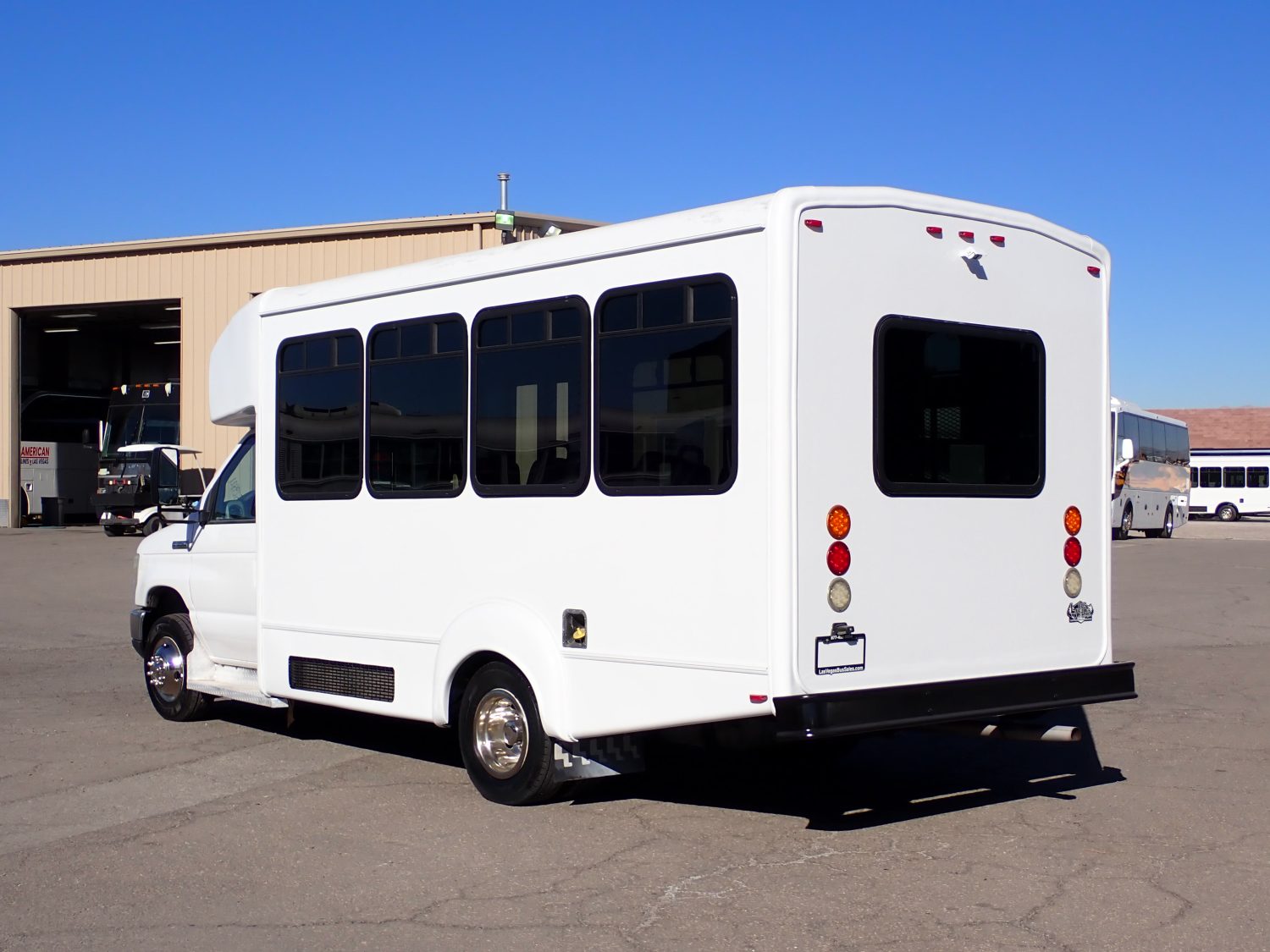2016 Goshen Lift Equipped Shuttle Bus S29821 - Image 5