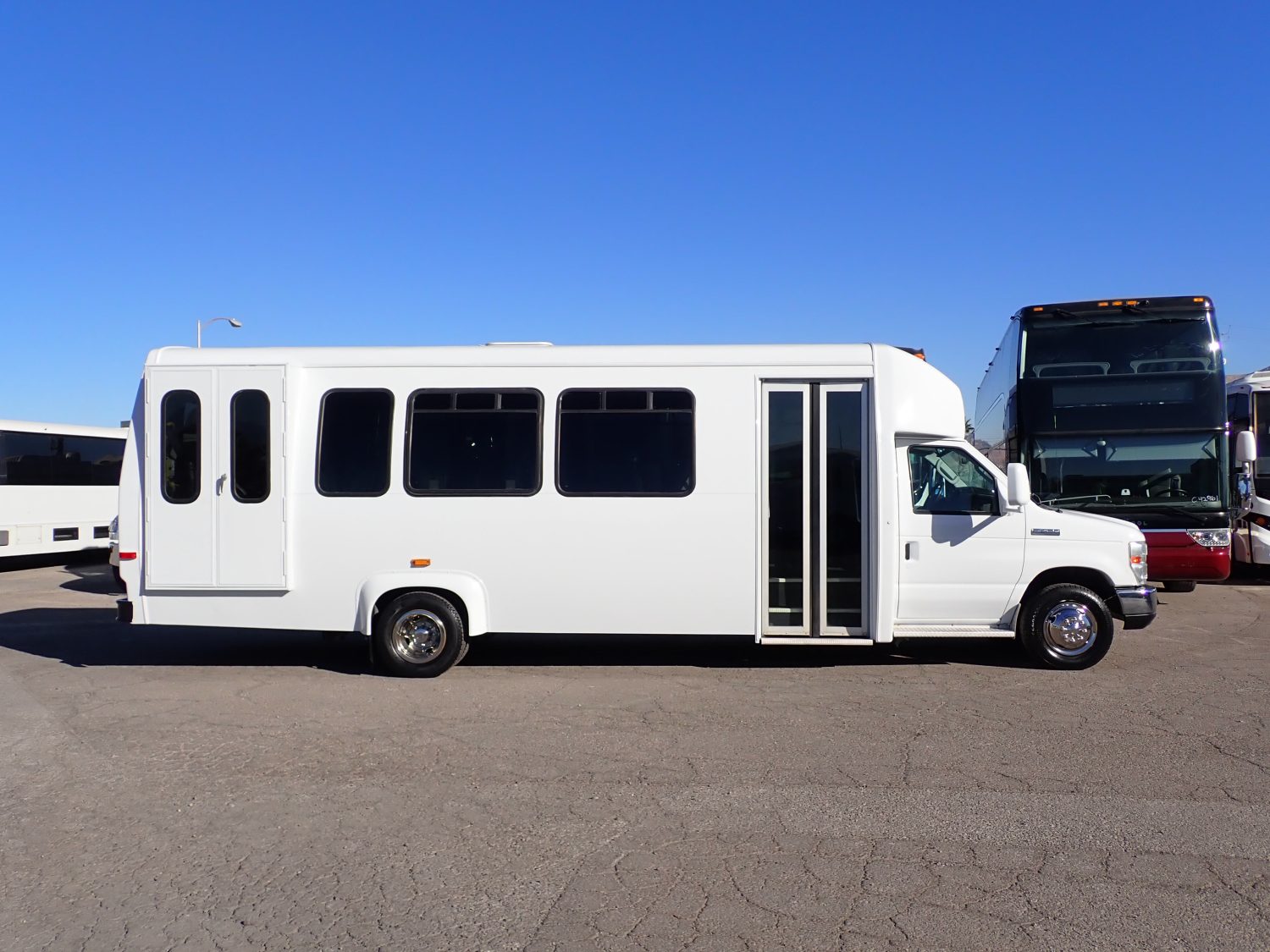 2009 Ameritrans 285 Lift Equipped Shuttle Bus S49728 - Image 4