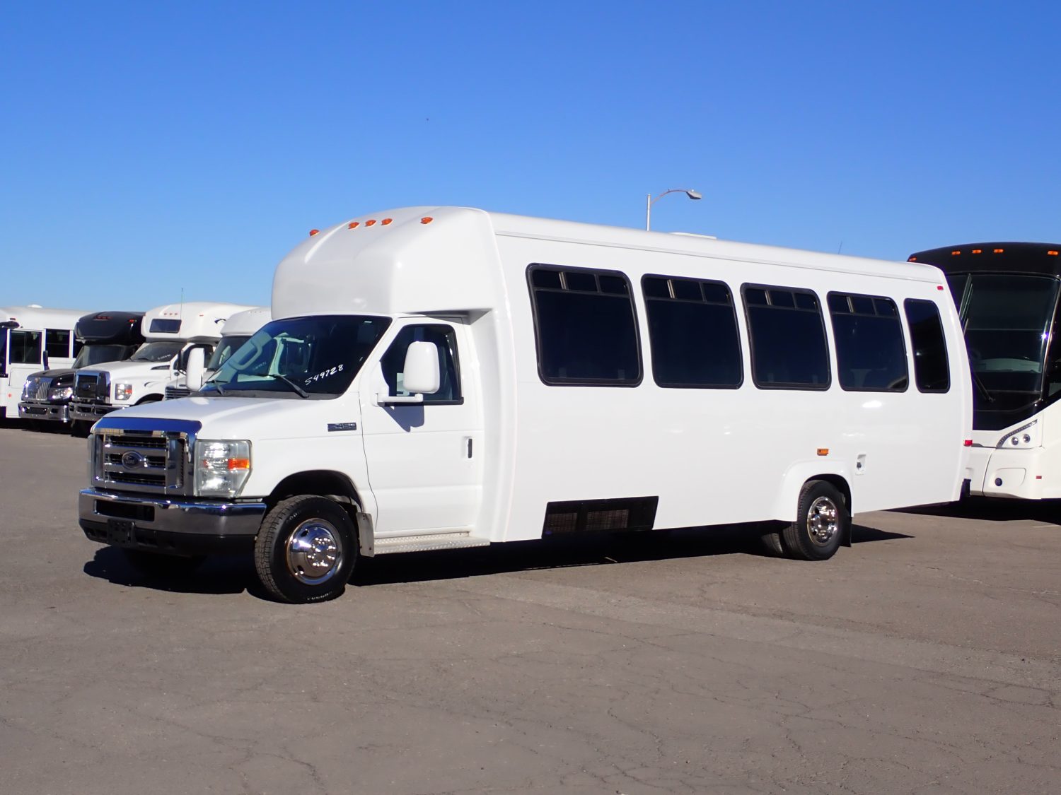 2009 Ameritrans 285 Lift Equipped Shuttle Bus S49728 - Image 3