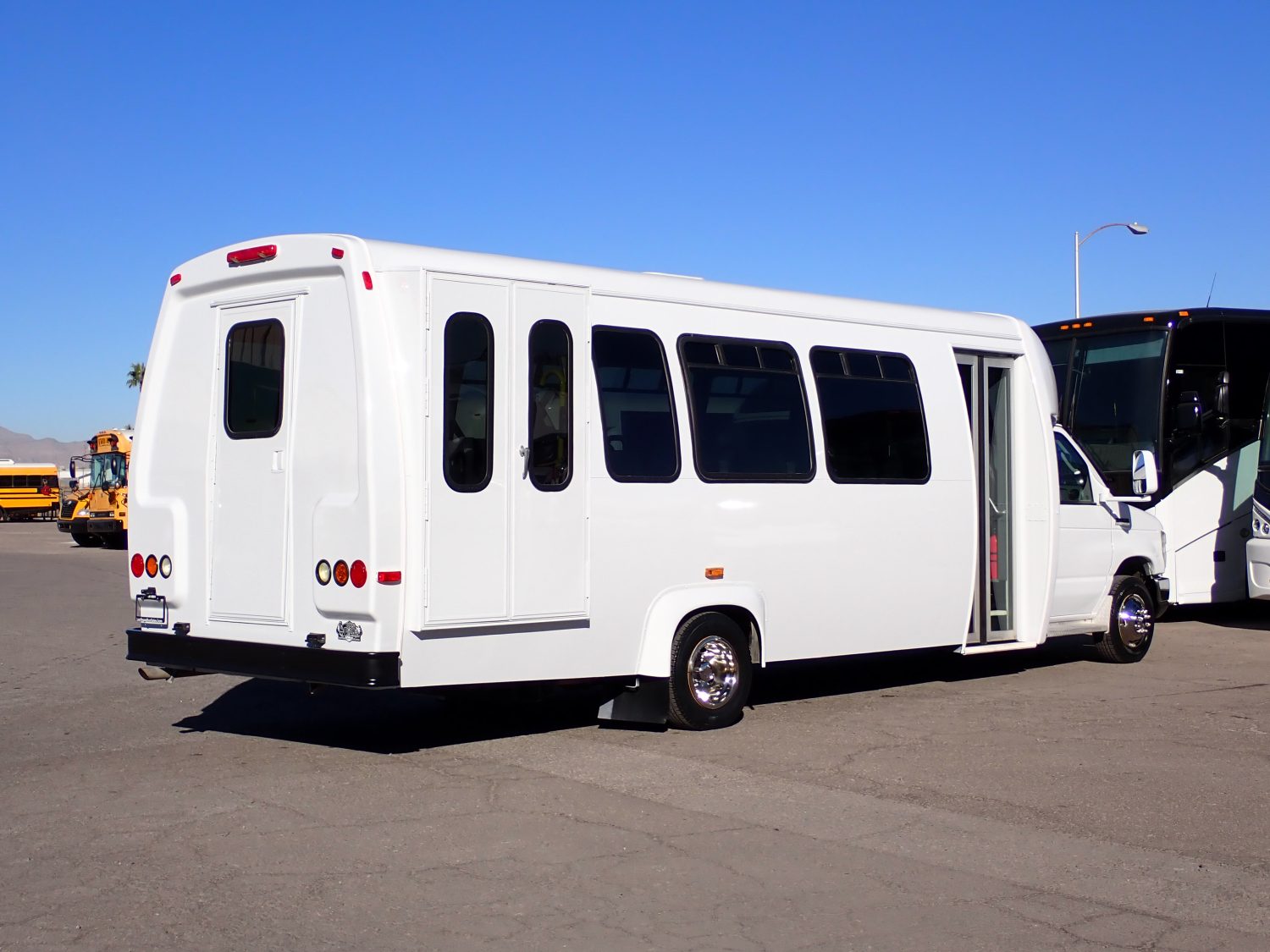 2009 Ameritrans 285 Lift Equipped Shuttle Bus S49728 - Image 7