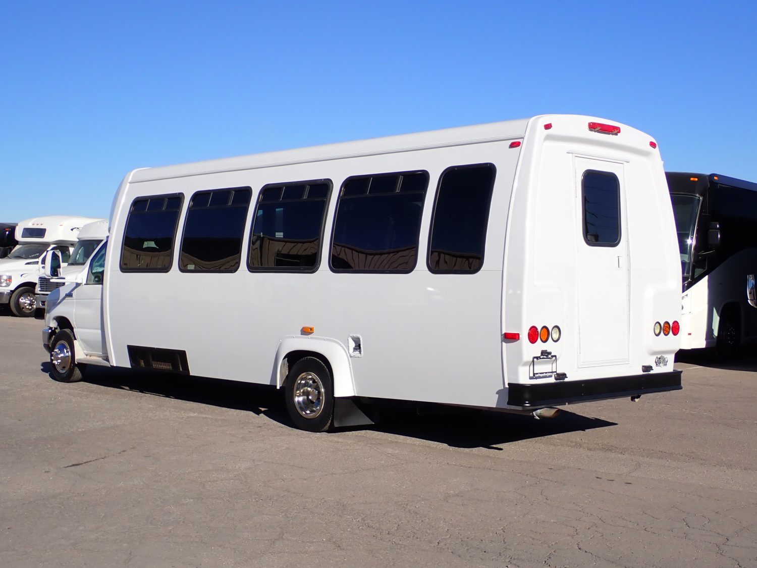 2009 Ameritrans 285 Lift Equipped Shuttle Bus S49728 - Image 5