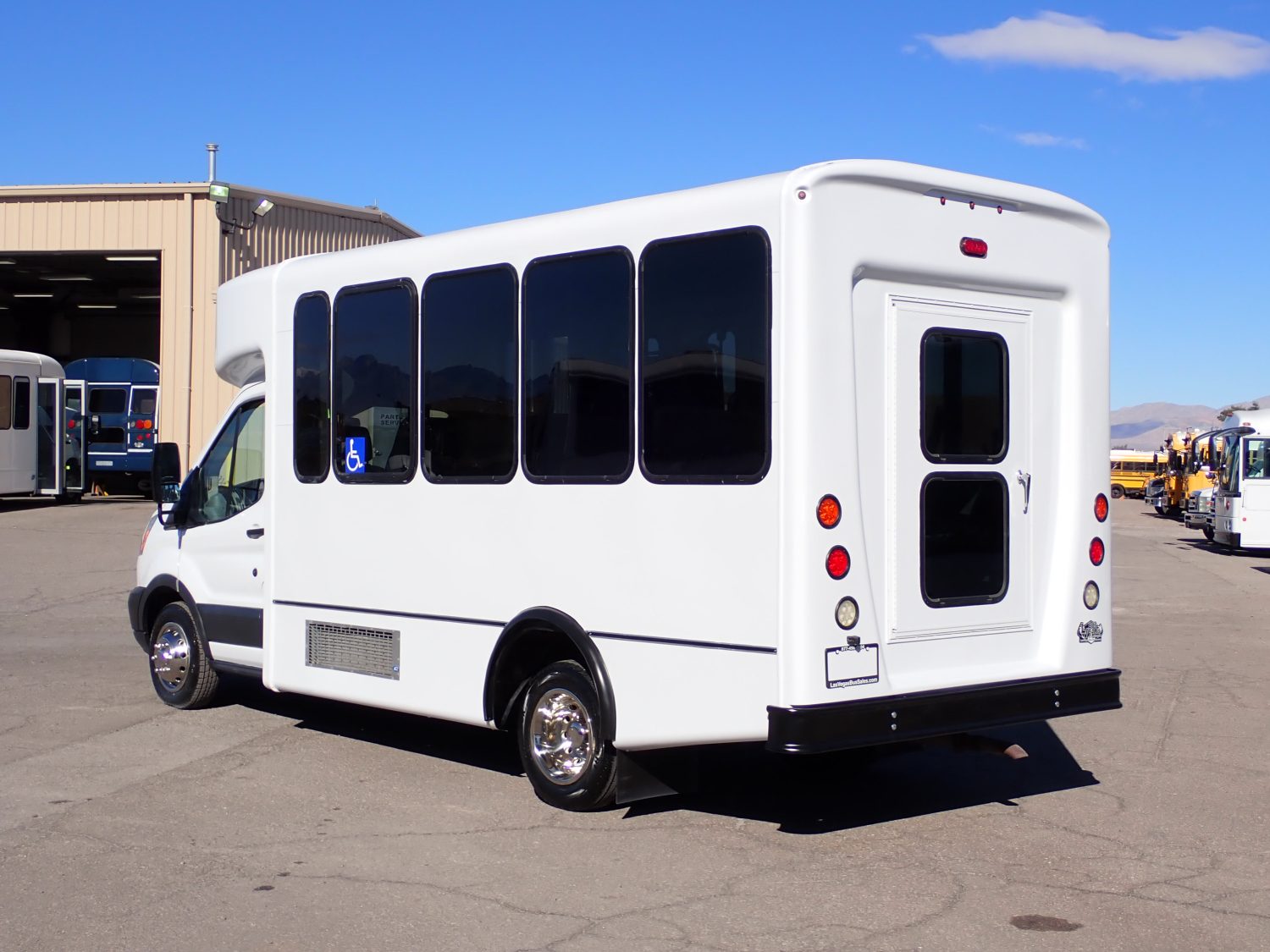 2018 World Trans Lift Equipped Shuttle Bus S30090 - Image 5