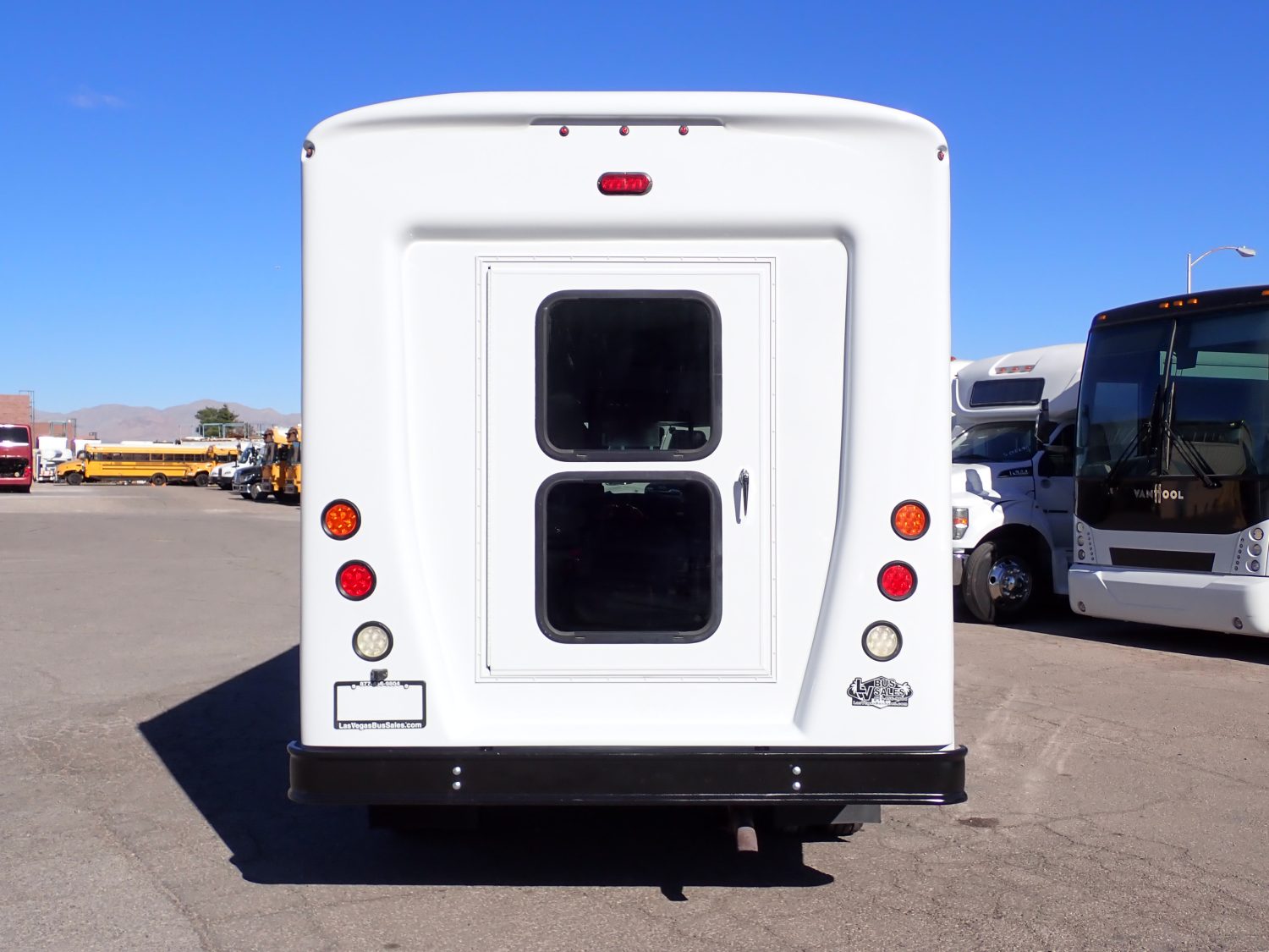 2018 World Trans Lift Equipped Shuttle Bus S30090 - Image 6