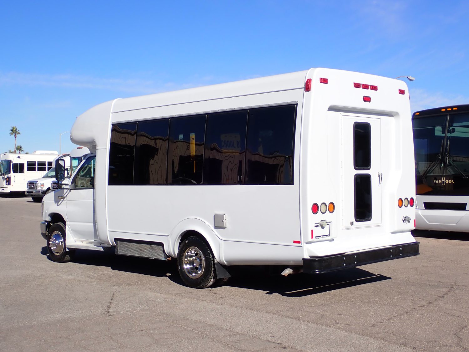 2012 Startrans Lift Equipped Shuttle Bus S89378 - Image 5