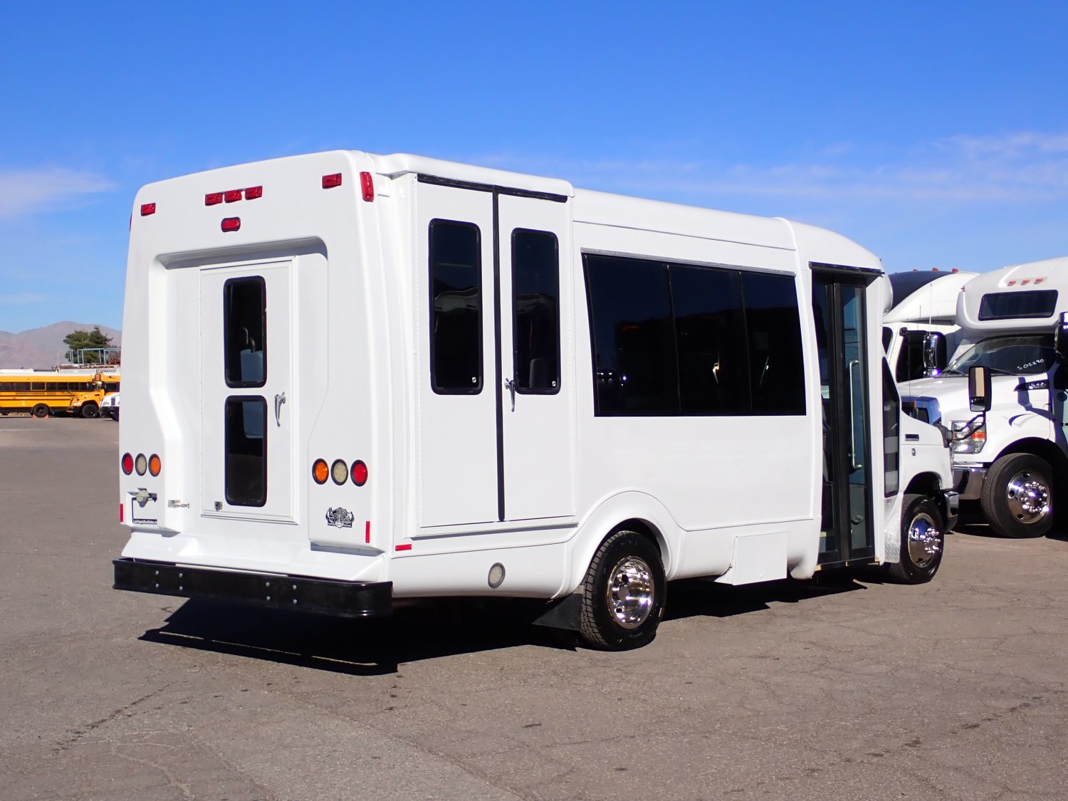 2012 Startrans Lift Equipped Shuttle Bus S89378 - Image 7