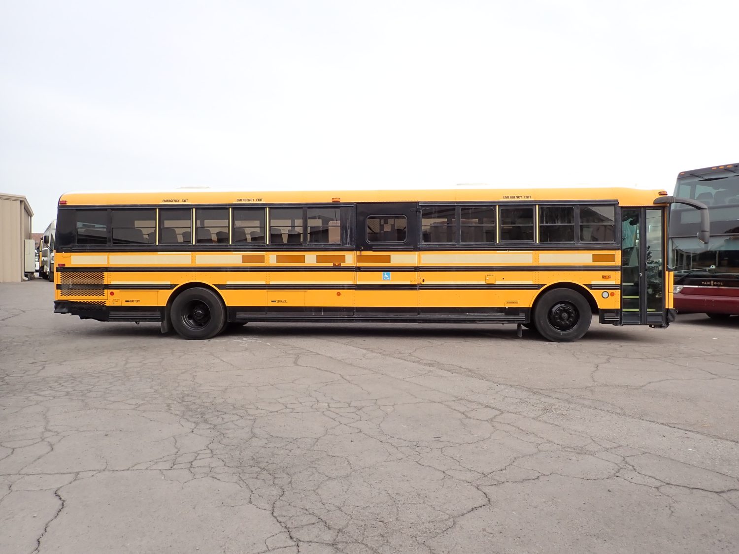 2011 Thomas Saf-T-Liner HDX Lift Equipped ADA School Bus B34990 - Image 4