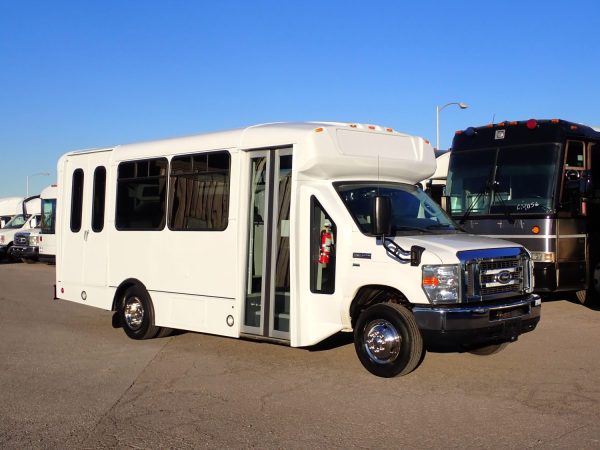 2015 Champion Lift Equipped Bus S29052