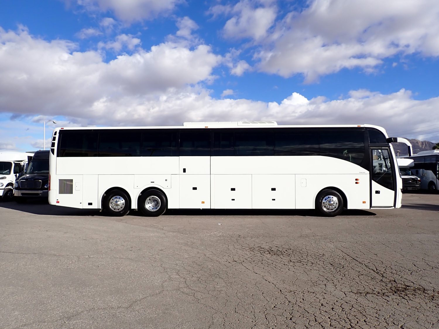 2017 Volvo 9700 Luxury Highway Coach C80647 - Image 4
