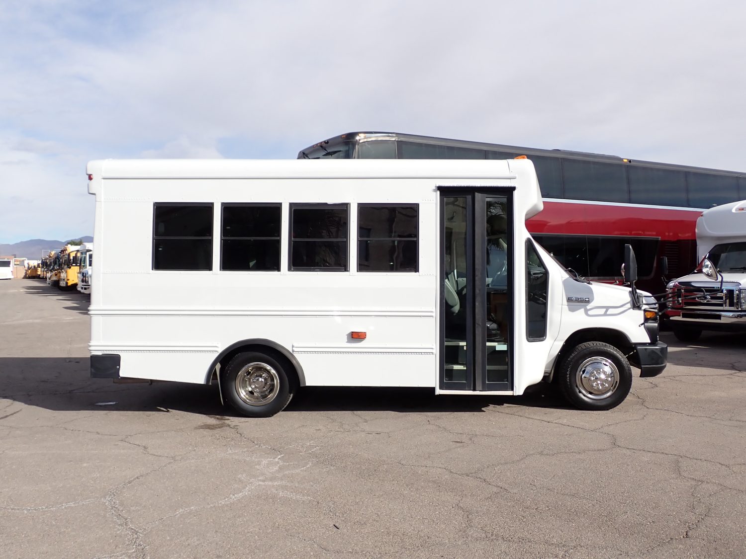 2009 Starcraft Prodigy MFSAB Daycare Bus B20039 - Image 4