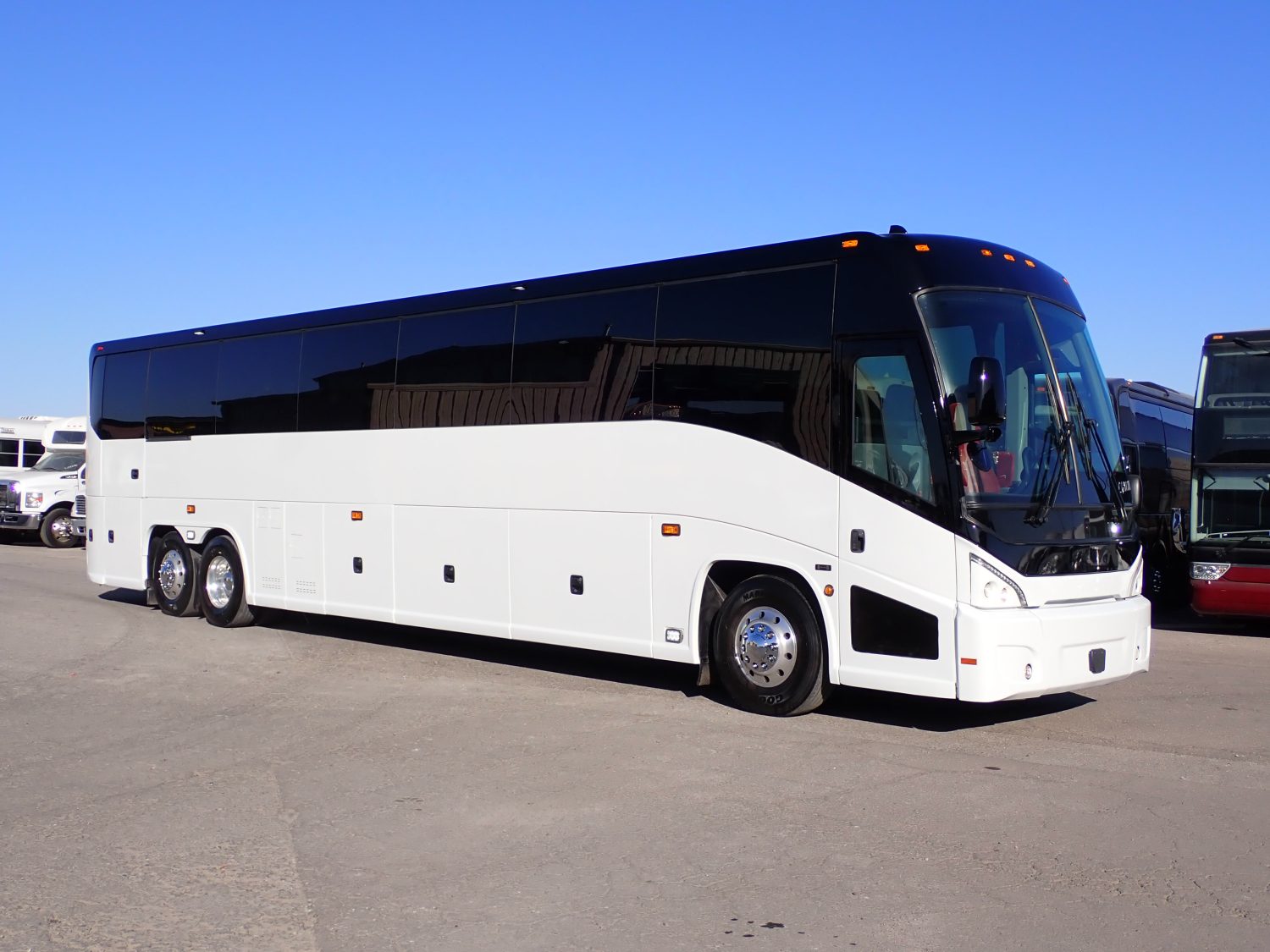 2019 MCI J4500 Lift Equipped Highway Coach C69178