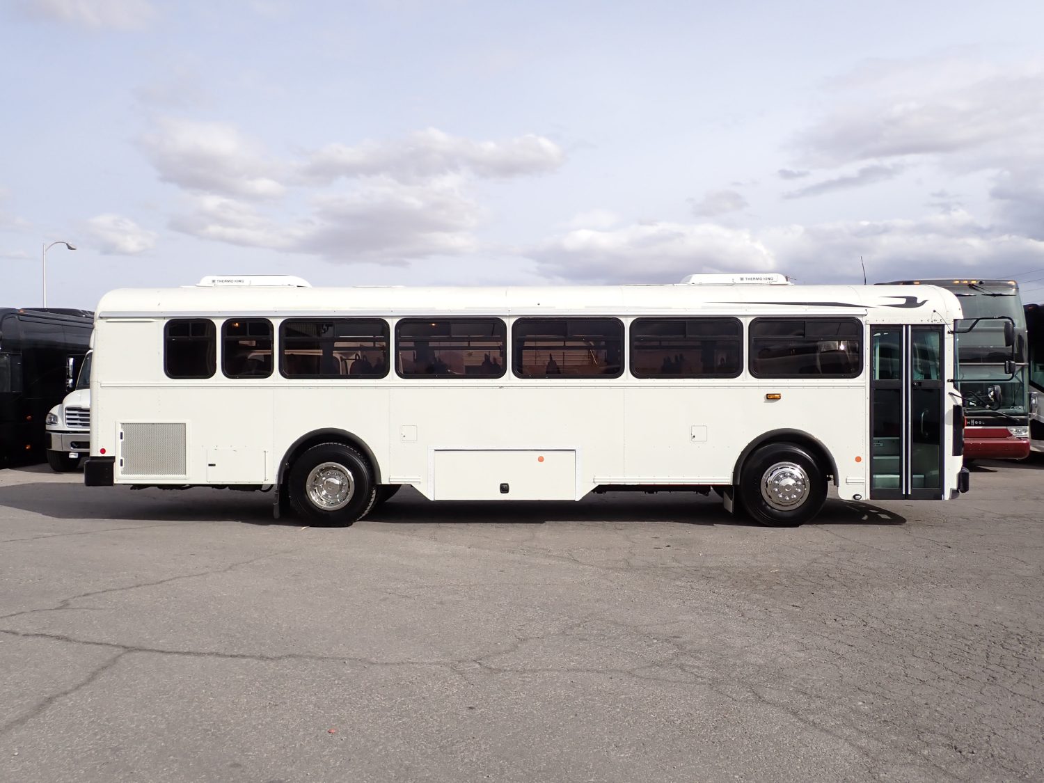 2018 Blue Bird All American Passenger Bus B42682 - Image 4