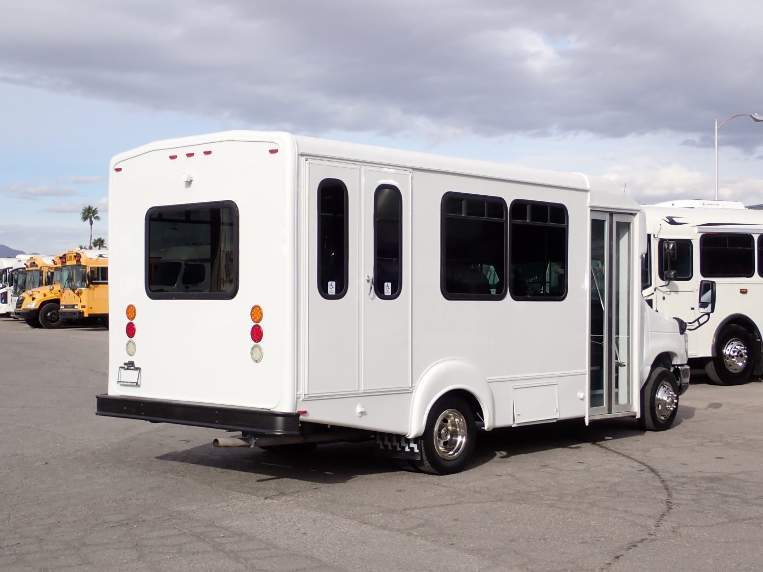 2015 Goshen Lift Equipped Shuttle Bus S36652 - Image 7