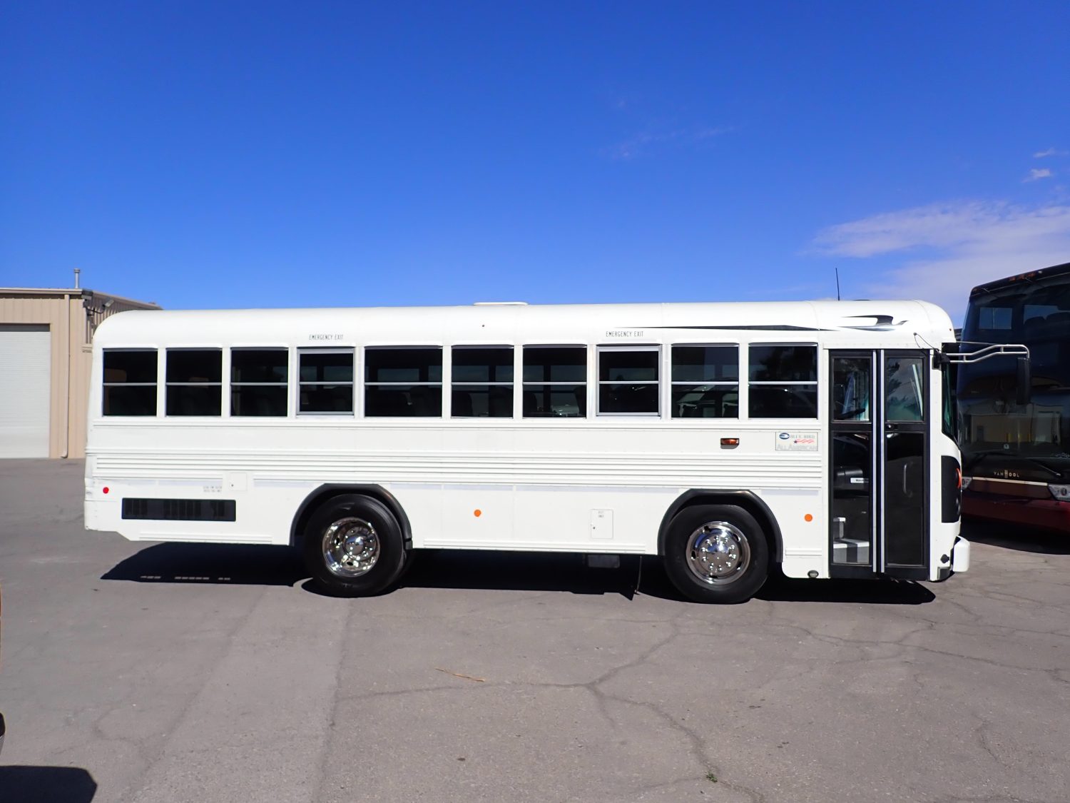 2014 Blue Bird All American FE Passenger Bus B06700 - Image 4