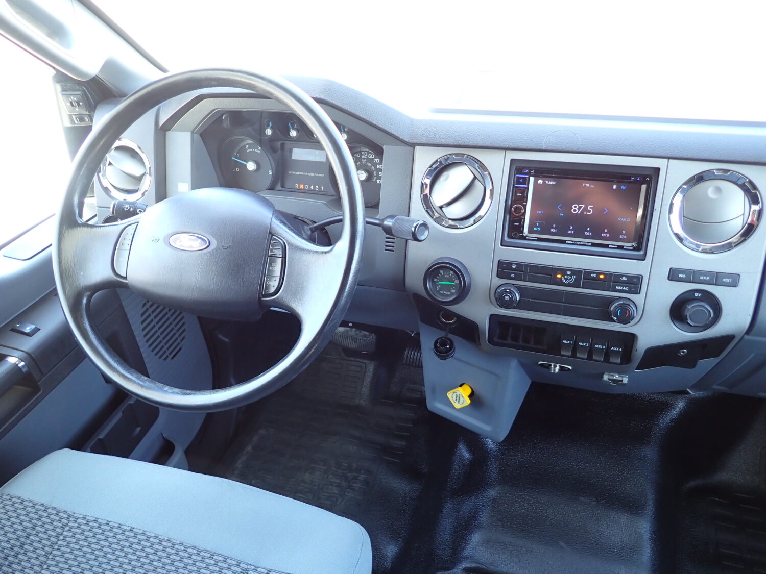2015 Starcraft XLT Shuttle Bus S67882 - Image 11
