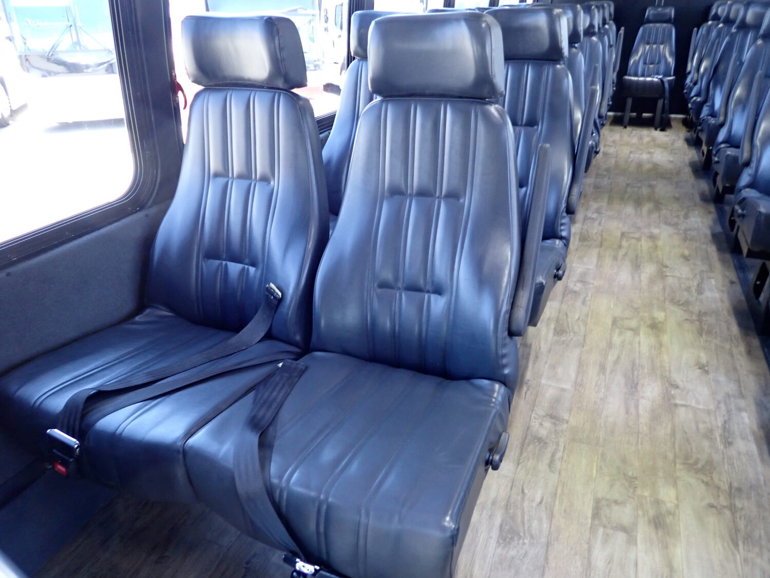 2015 Starcraft XLT Shuttle Bus S67882 - Image 8