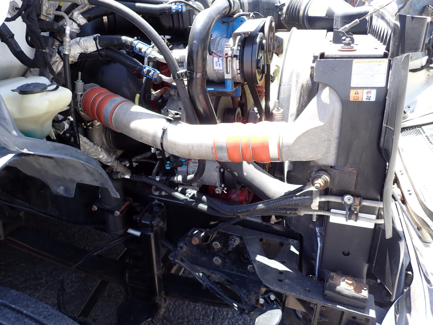 2015 Starcraft XLT Shuttle Bus S67882 - Image 12