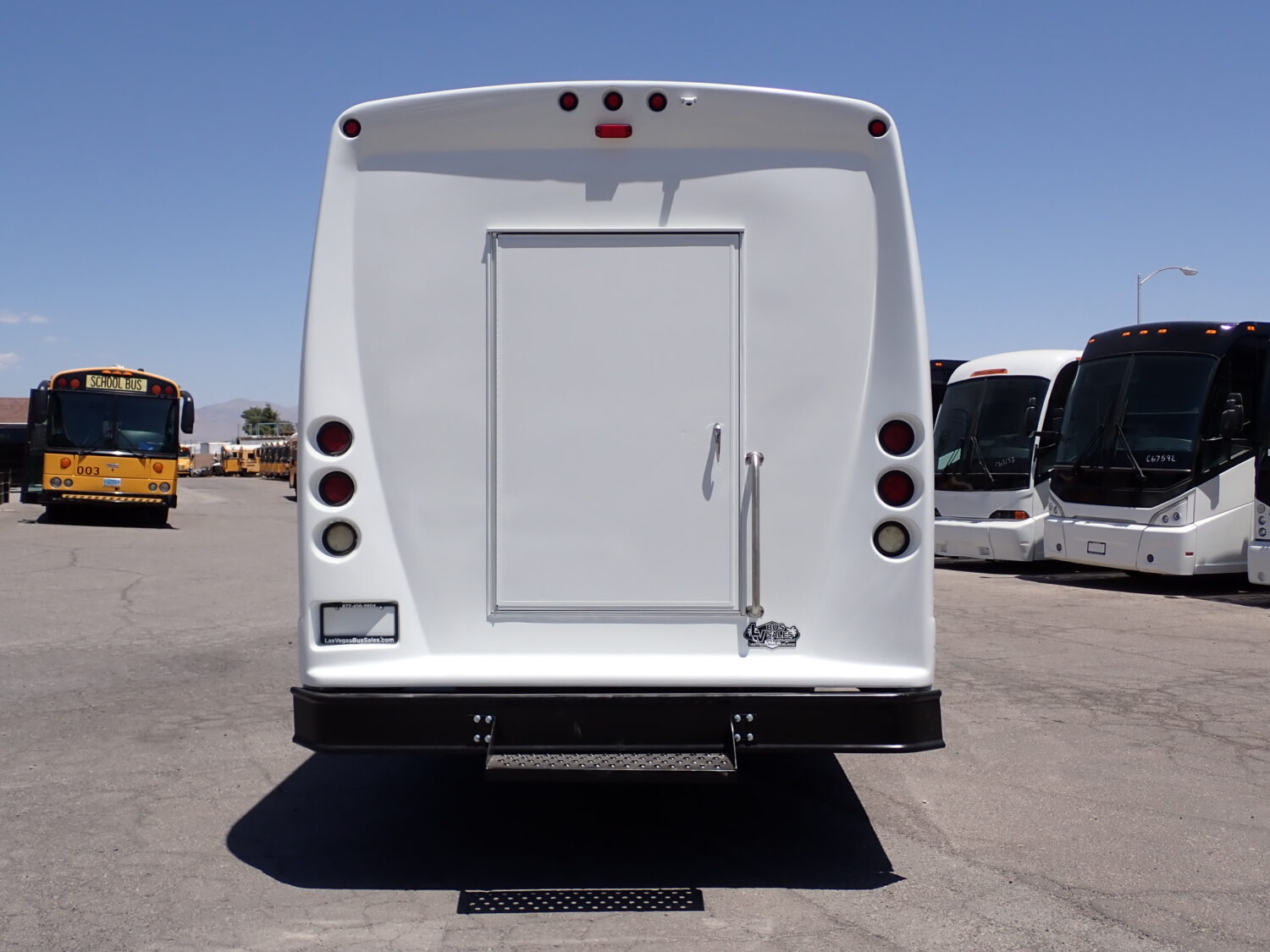 2015 Starcraft XLT Shuttle Bus S67882 - Image 6