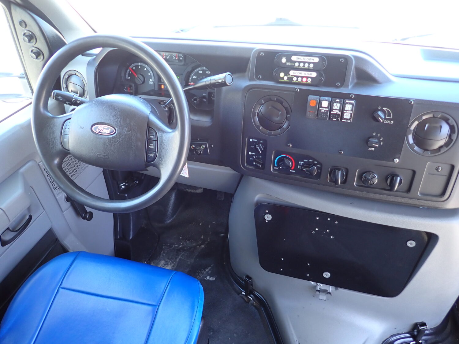 2018 Startrans Lift Equipped Shuttle Bus S29890 - Image 12