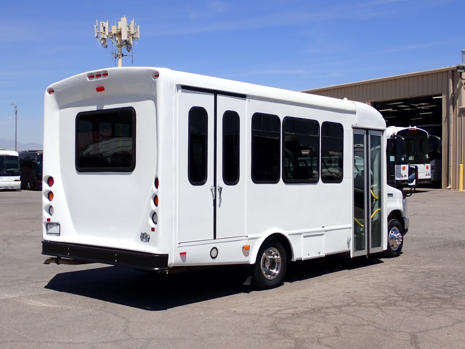 2018 Startrans Lift Equipped Shuttle Bus S29890 - Image 7