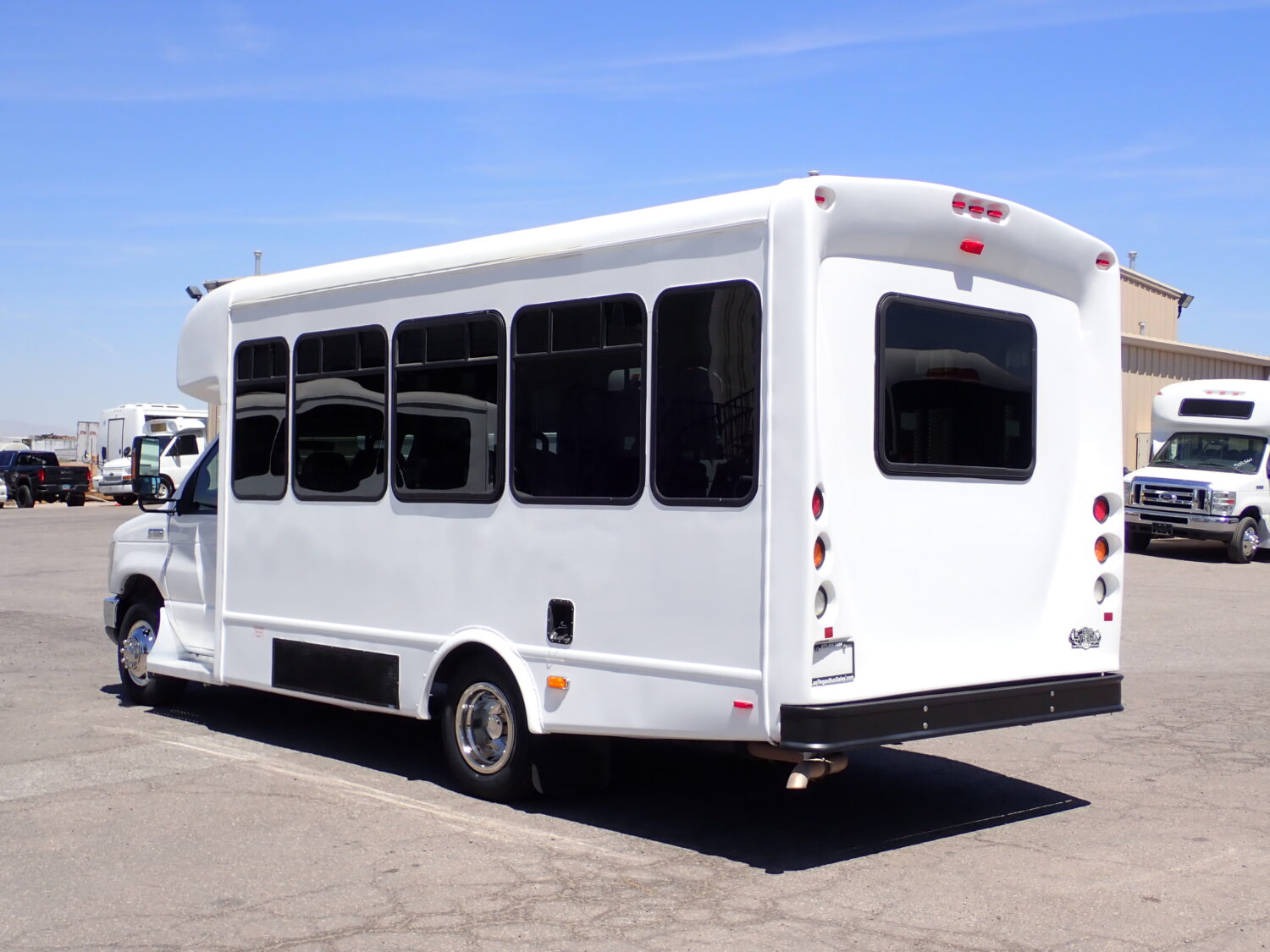2018 Startrans Lift Equipped Shuttle Bus S29890 - Image 5