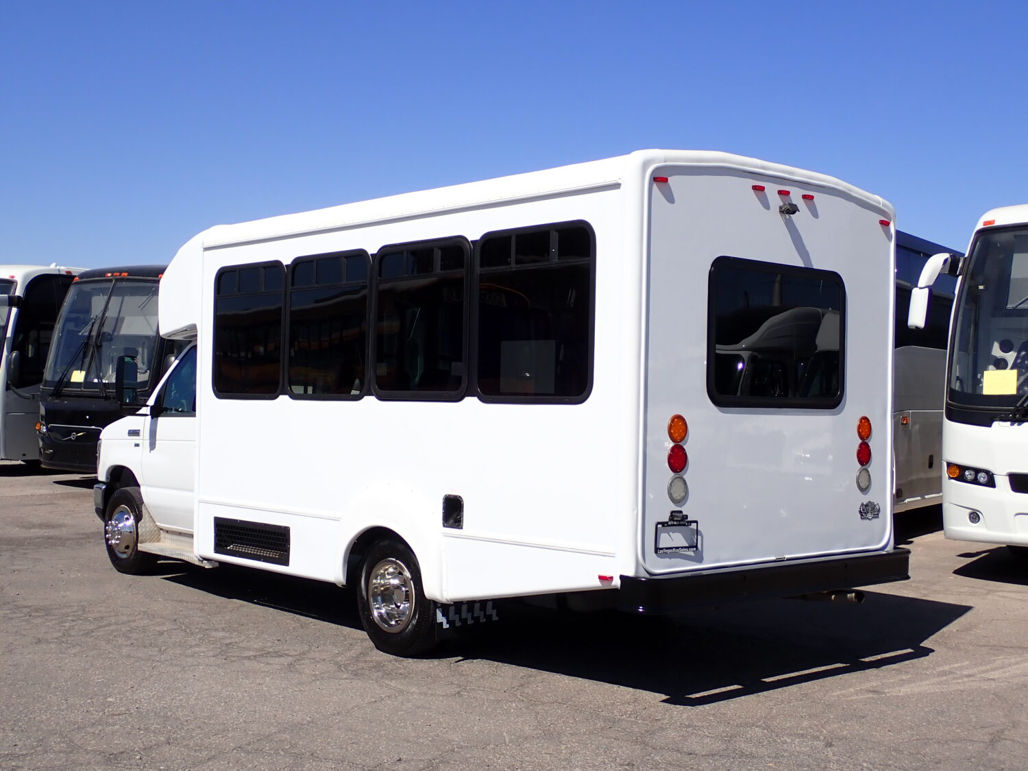 2016 Goshen Lift Equipped Shuttle Bus S24159 - Image 5