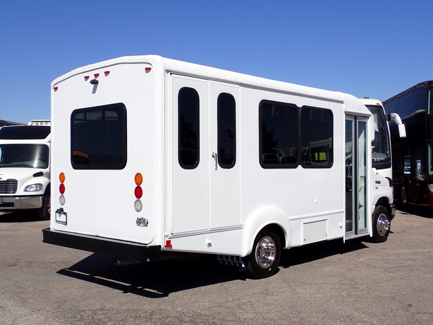 2016 Goshen Lift Equipped Shuttle Bus S24159 - Image 7