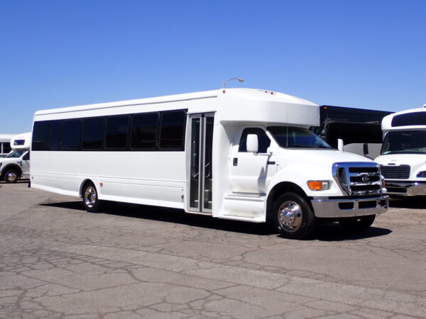 2015 Starcraft XLT Shuttle Bus S75305