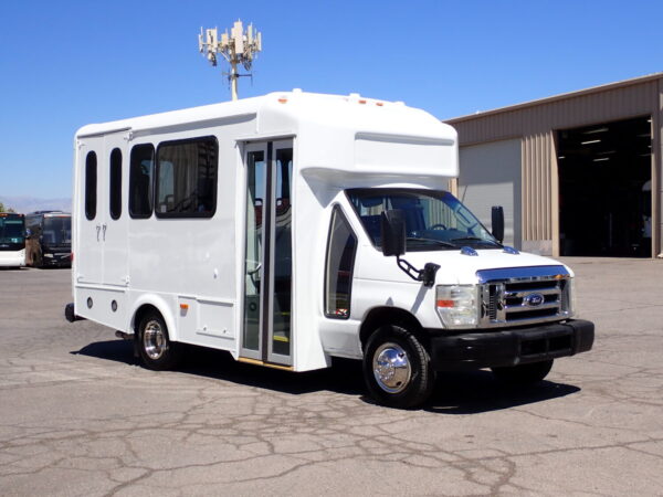2017 Glaval Universal Lift Equipped Shuttle Bus S47916