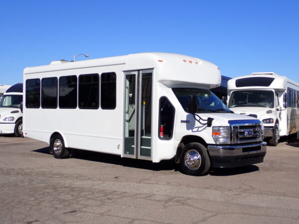 2022 StarTrans Senator II Shuttle Bus S37635