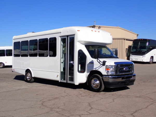 2022 StarTrans Senator II Shuttle Bus S33513