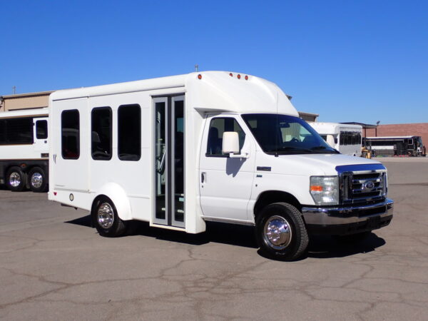 2015 Starcraft Starlite Lift Equipped Shuttle Bus S12171