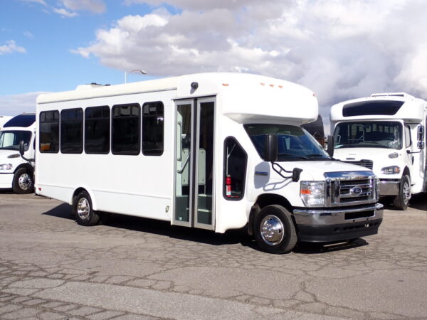 2022 StarTrans Senator II Shuttle Bus S37751